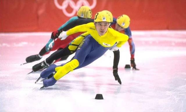 有何意味？萨拉赫社媒晒户外落叶景色图，并未配文