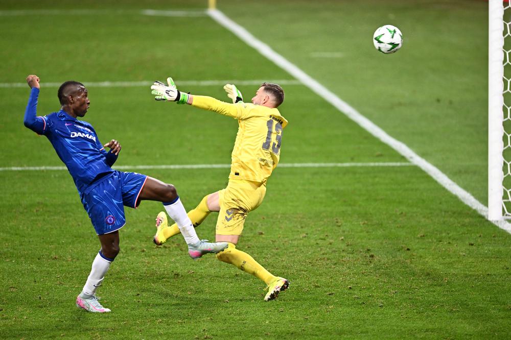 官方：桑德兰签下22岁门将罗埃夫斯，为其夏窗第8笔引援