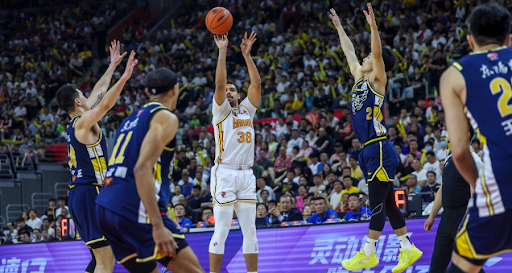 西媒：皇马多位球员复出，马斯坦托诺本轮联赛或直接首发